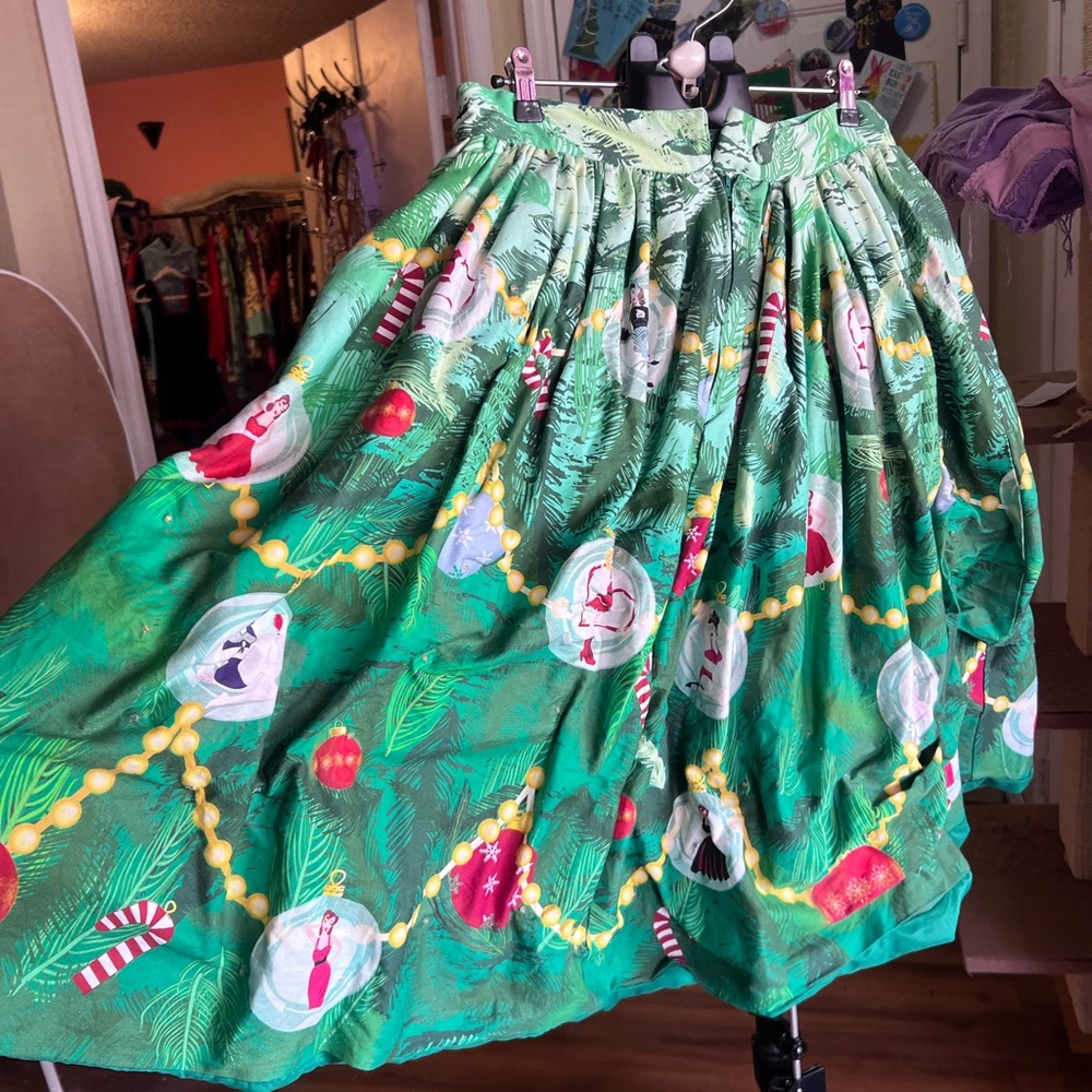 Light up Christmas skirt - Picture 2 of 14